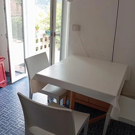 Low-mountain House With Terrace And Garden, Near Maggiore Vakantiehuis Maccagno