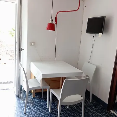 Low-mountain House With Terrace And Garden, Near Maggiore Vakantiehuis *