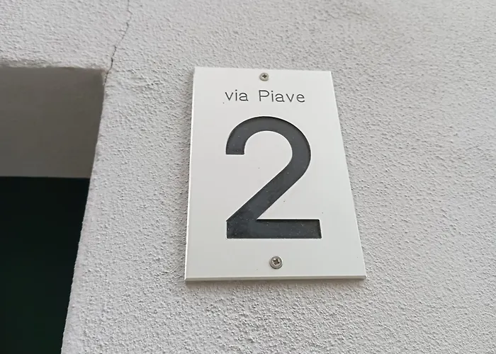 Low-mountain House With Terrace And Garden, Near Maggiore Maccagno