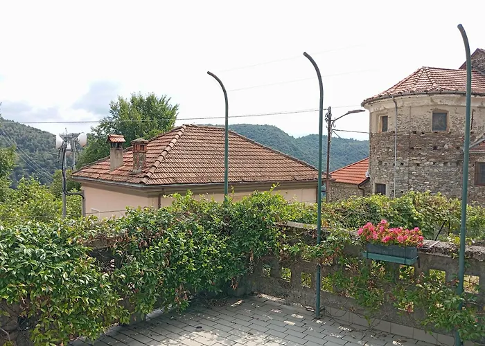 Low-mountain House With Terrace And Garden, Near Maggiore