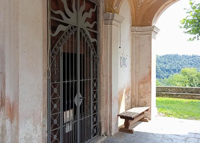 Low-mountain House With Terrace And Garden, Near Maggiore * Maccagno