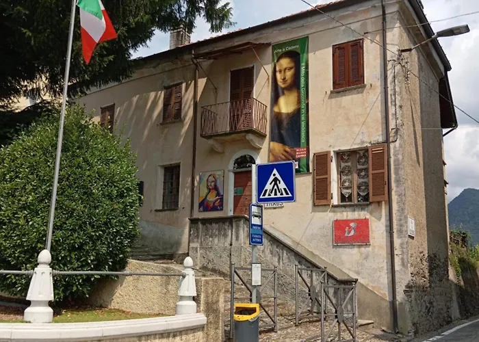 Low-mountain House With Terrace And Garden, Near Maggiore Maccagno