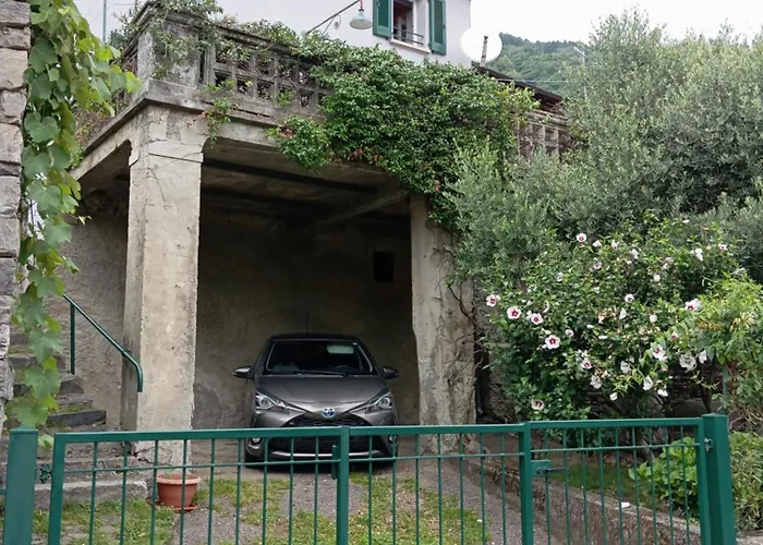 Low-mountain House With Terrace And Garden, Near Maggiore