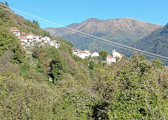 Low-mountain House With Terrace And Garden, Near Maggiore *