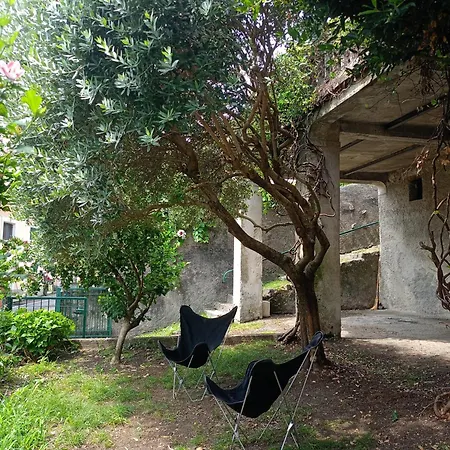 Low-mountain House With Terrace And Garden, Near Maggiore Semesterbostad *