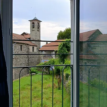 Low-mountain House With Terrace And Garden, Near Maggiore Semesterbostad Maccagno