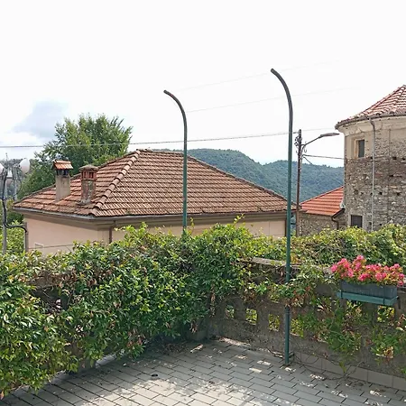 Low-mountain House With Terrace And Garden, Near Maggiore