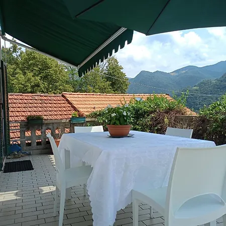 Low-mountain House With Terrace And Garden, Near Maggiore Semesterbostad Maccagno