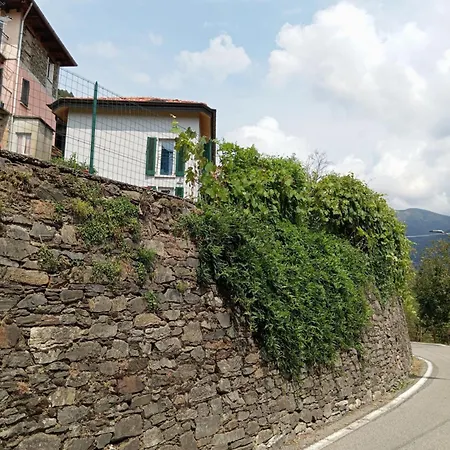 Semesterbostad Low-mountain House With Terrace And Garden, Near Maggiore Maccagno